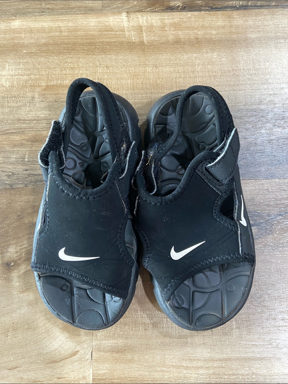 Nike Black and White Kids' Open-Toe Sport Sandals
